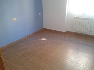 Se alquila piso de 3 dormitorios reformado